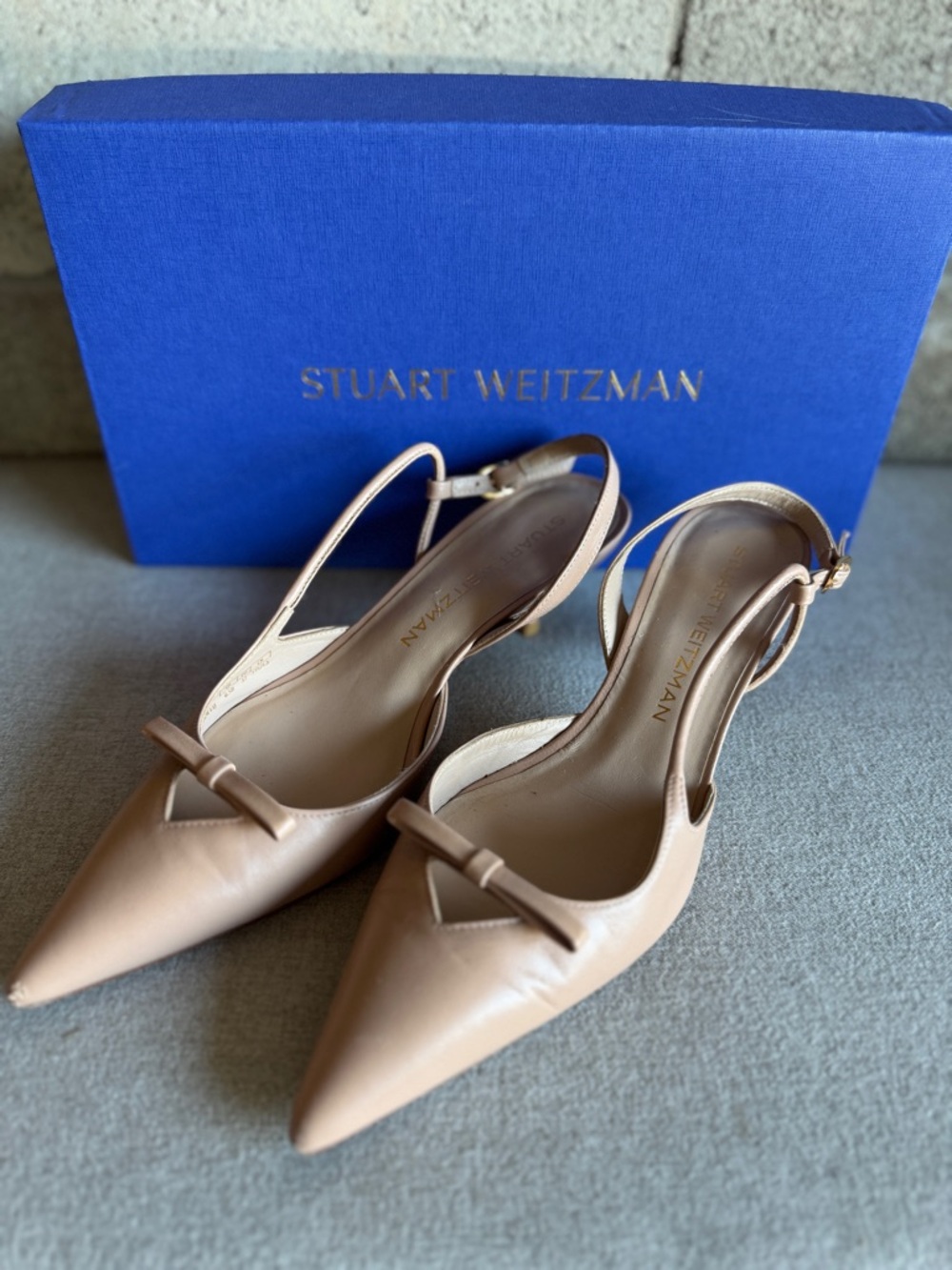 Stuart Weitzman Nude/Tan Pointed Slingback Pumps with Bow